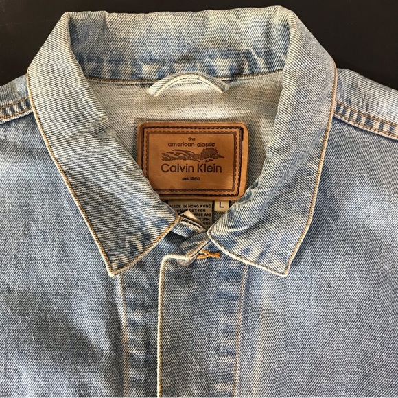 Calvin Klein Men's Light wash Trucker Denim Jacket Never worn like New! - Picture 10 of 10